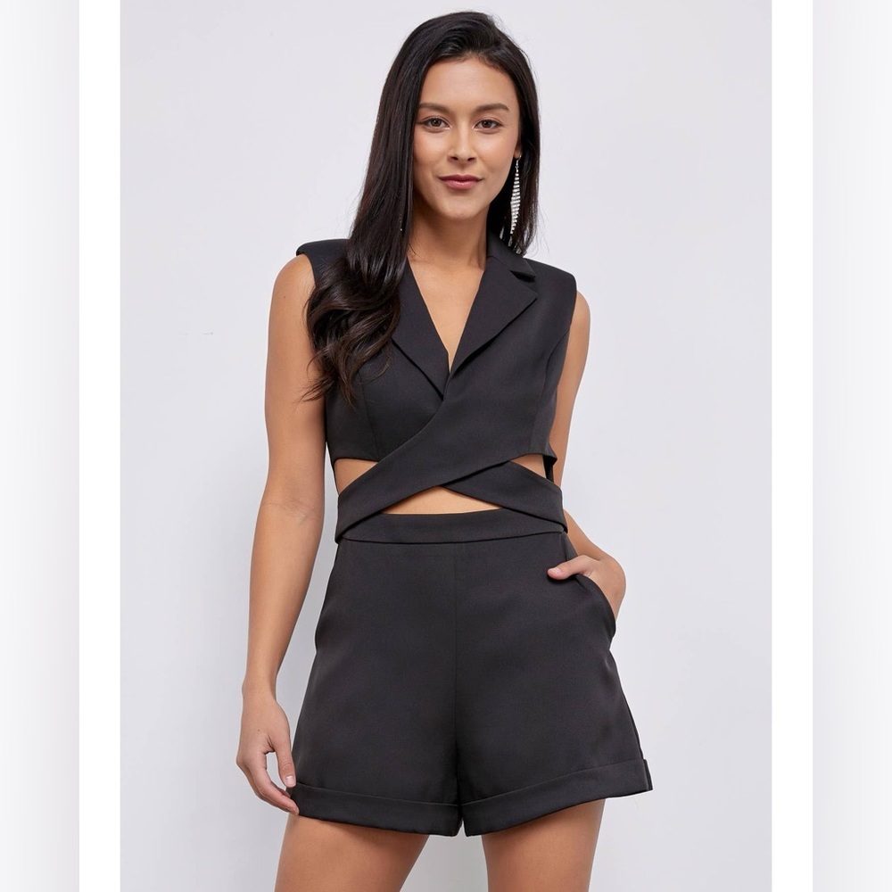 Chic Black Collared Sleeveless Romper